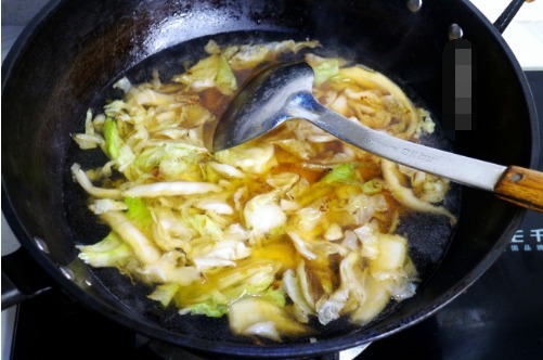 从小到大|天越冷,越喜欢煮这碗面,简单鲜美,从小到大30多年没吃够