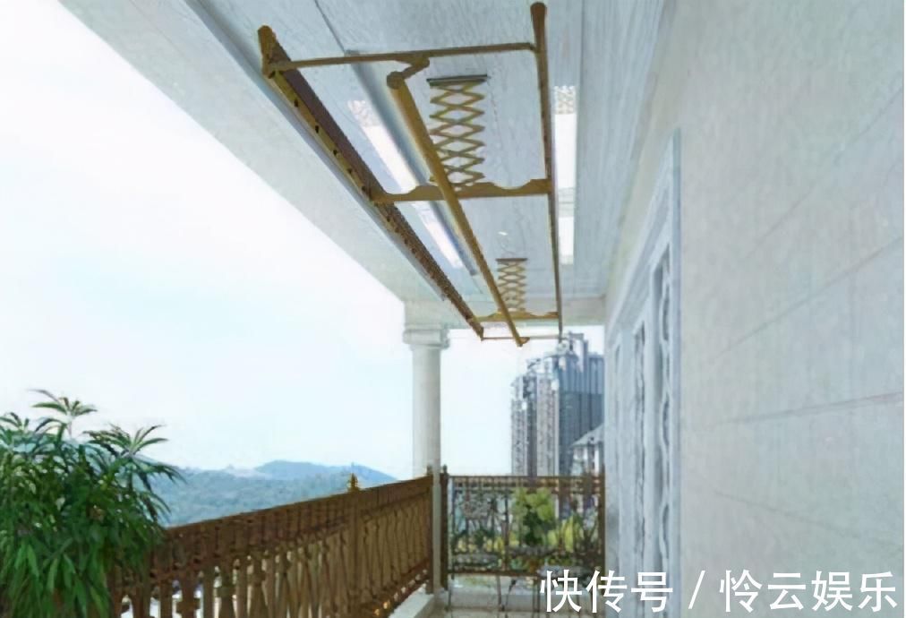 晾晒|越来越多人阳台这样装晾衣杆，太聪明了，节省地方又好看