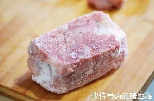 肉类|解冻生肉时,大厨教你四个技巧,冻肉10分钟就化开,赶快收藏起来!
