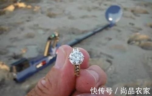 红宝石 有人在海边捡到钻石，更有人在海边捡到红宝石戒指