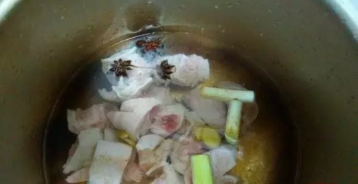 猪蹄这个做法最馋人，每次做都不够吃，光听名字就流口水