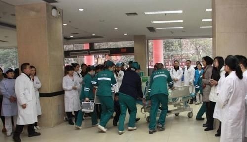 出血史|生完孩子,产妇突然要“上厕所”,医生脸色剧变,连忙展开抢救