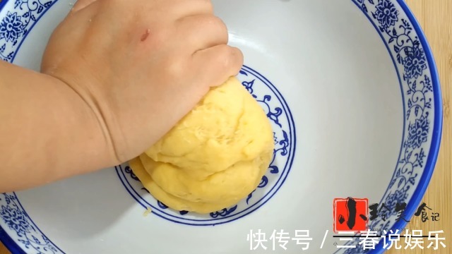 在家也可以自己做饼干,不加水,不用烤箱,香甜酥脆,营养又健康