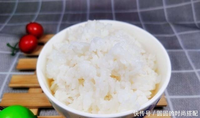 大米的天敌被发现,煮米饭的时候加点它,米饭软糯香甜,晶莹剔透