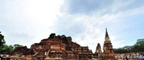 郑信|皇帝赠乡亲18缸咸菜，遭乡亲嫌弃，扔了17缸后打开一看，傻了！