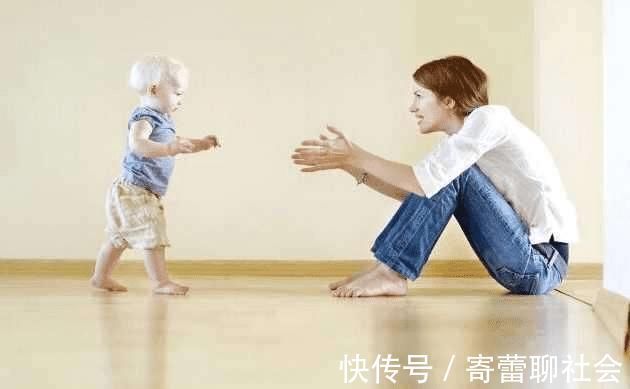 亲子关系|宝宝15个月才会走路,越晚走路越笨吗?专家:多数家长都理解错了