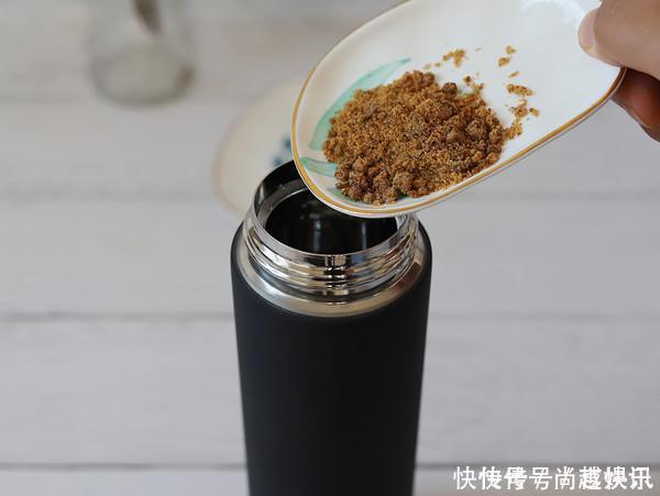 花青素|“天然花青素”被发现,每天拿它泡水喝,延缓衰老,40岁不显老