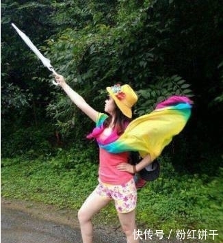 |搞笑图片幽默段子笑话:妹子,你很会摆拍照姿势啊,哈哈哈