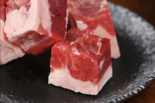 进补|秋季进补，就得吃此肉，营养滋补去秋燥，上桌不够吃，贵点也值了