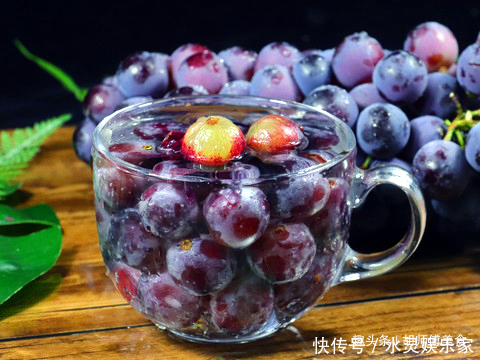 洗葡萄时，用盐水洗等于吃虫卵！老果农教你一妙招，虫卵乖乖溜走