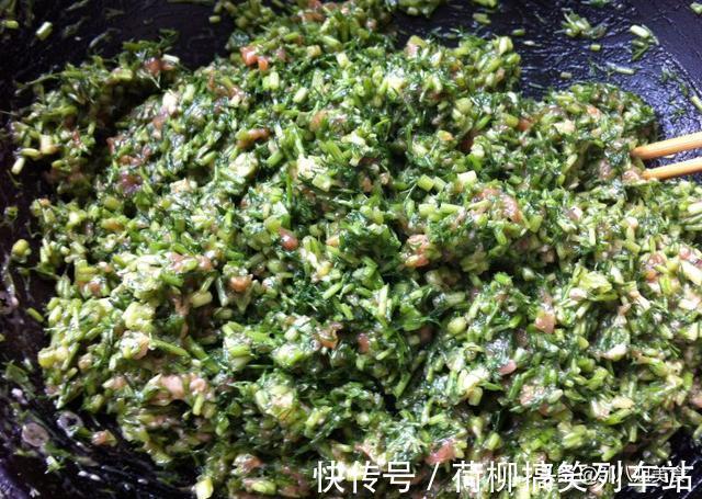 味美|包饺子用这个菜,比韭菜香味还浓,拌饺子馅鲜香味美,回味无穷