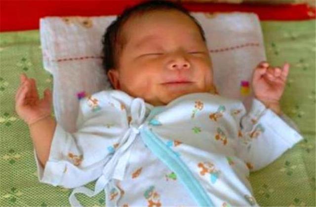 孩子|''毒''姓爸爸给娃取名发愁,没上过学的奶奶随口一取,全家都鼓掌