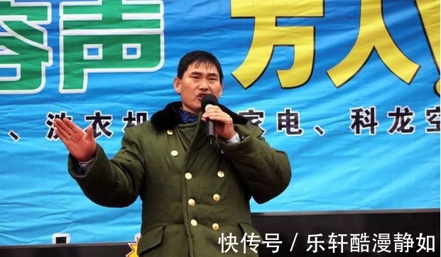 她凭《星光大道》走红，还上过春晚，现却沦落到街头卖唱