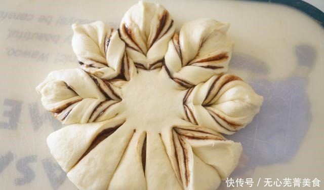 圣诞将至,做个雪花面包吧,无需模具,手残党也能一次成功