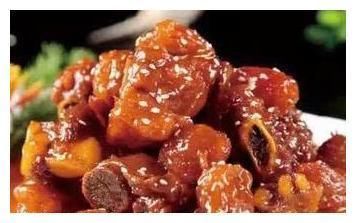  美食优选：五花肉焖腐竹，菠菜炒鸡蛋，话梅排骨，三色炒虾仁儿的做法