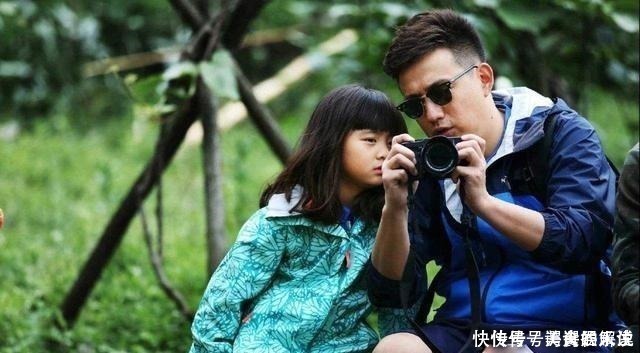 眼神|奶爸“重女轻男”走红,实力演绎儿子和女儿的区别,眼神太犀利!