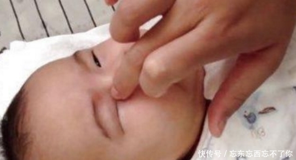 眼睛|婴儿眼睛迟迟睁不开,医生告知家长原因后,父母追悔莫及