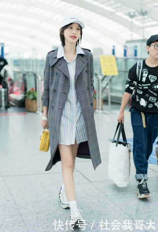 奔四的女人买风衣,多挑这4款“显白色”,高级优雅、还不易过时