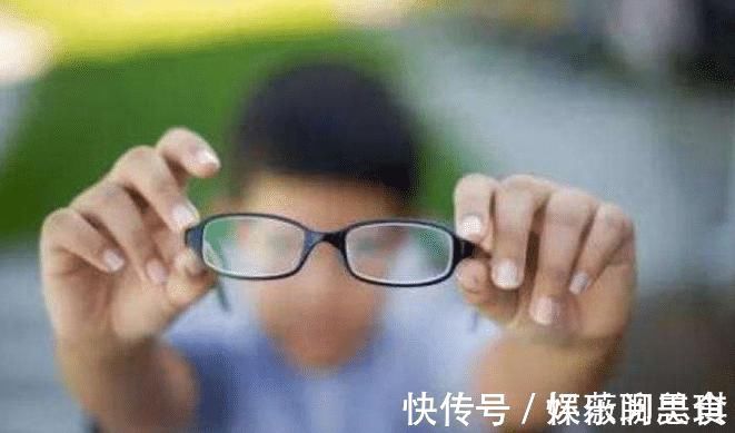 家庭|“妈妈给我玩手机！”，两个家庭对手机不同态度，决定孩子的未来