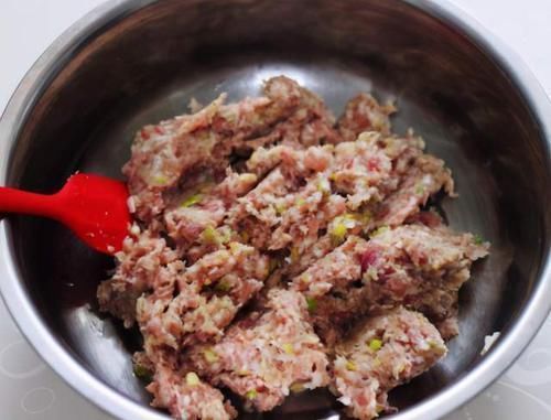 小丸子|我家炸丸子不过油，照样外酥里嫩，学会这个做法，天天吃都行