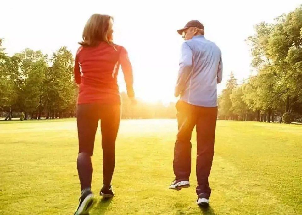 健身|70岁硬核奶奶3个月减脂28斤，凭马甲线上热搜！光彩照人的生命