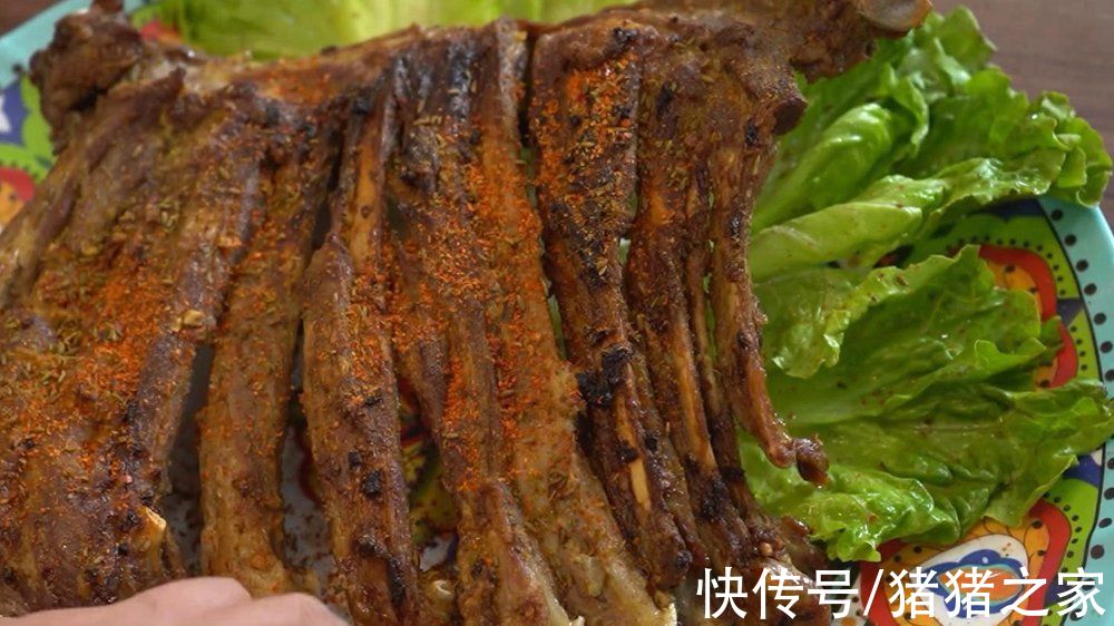在家用烤箱也能做出滋滋美味的烤羊排，配料毫无保留分享，吃起来