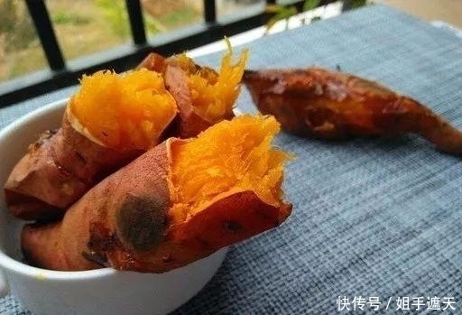 红薯|蒸红薯时,锅里加水就错了,教你一种新吃法,做出来比烤红薯还甜