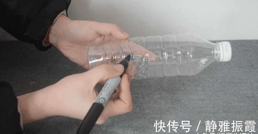 才知道窗帘旁放个塑料瓶的好处, 真是太实用了, 家家户户都用得到