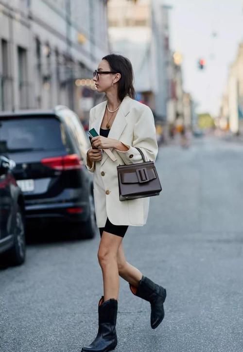 ?开春后不要瞎打扮，今年流行这3款“上衣”，内搭外穿都时髦