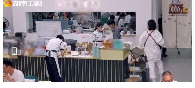 丁真|丁真姚安娜互動好姐弟，二公主心系姐姐？難道海歸高材生沒這情商