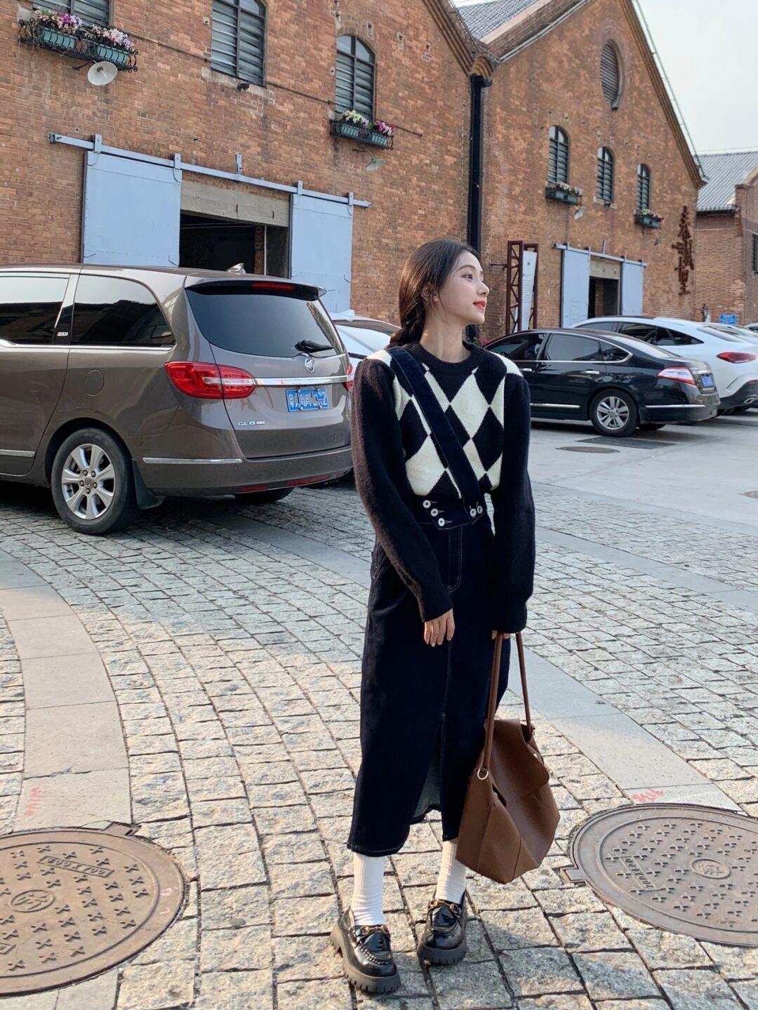 搭配|秋冬毛衣别乱选!穿这两件就够了,可盐可甜!