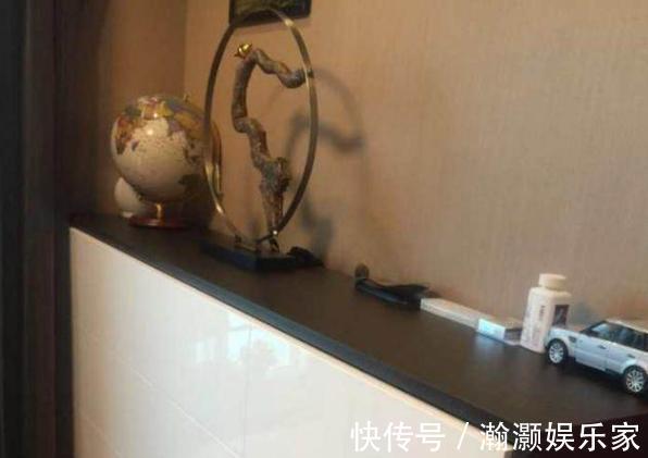 中式|85㎡新中式风装修，玄关就很个性，书柜''藏''着一张床，实用