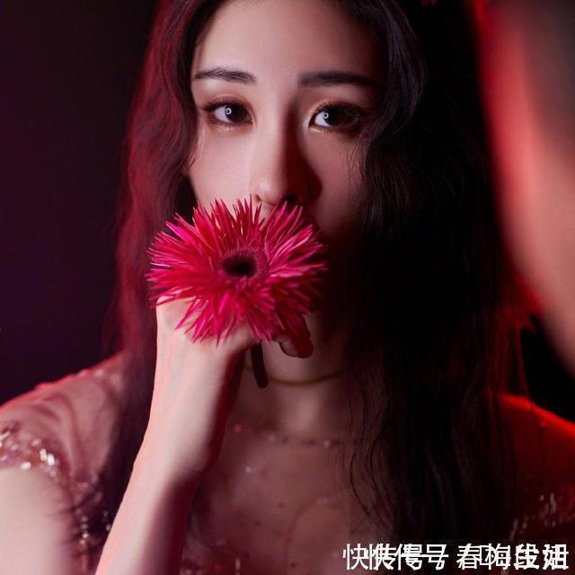 曾是那英组“四金花”,因吴莫愁与张碧晨闹翻,今事业爱情双丰收