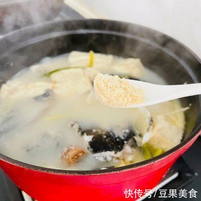 #福气年夜菜#汤鲜味美的鱼头豆腐汤