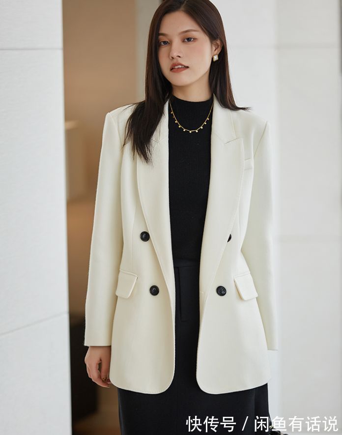 穿搭 打底衫还是黑色最百搭,35岁博主这几套秋冬穿搭,每一套都想照搬