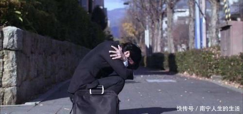 民警|爸爸姓“吃”,为了给娃起名想破脑袋,上户口时民警忍不住笑出声