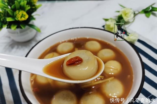 红糖|女人手脚冰凉,常煮它吃,每天一小碗好处多,冬天多吃手脚都暖和
