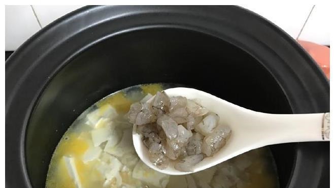 豆腐加入这两样，鲜美入味还补钙，营养丰富易吸收，孩子要常吃