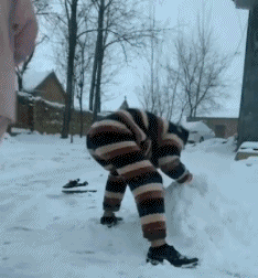 |搞笑GIF:男人带娃,只要孩子不哭不闹就能做自己的事情