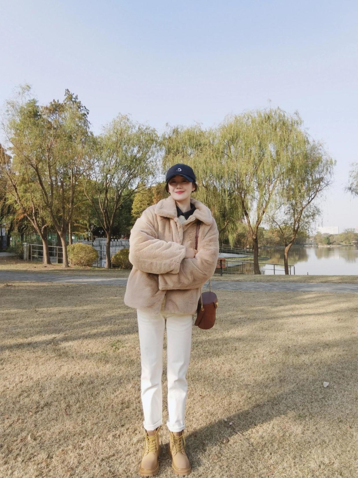 羽绒服|萧瑟冬日没在怕,一定要尝试的五套羽绒服搭配,秒变雪地小精灵