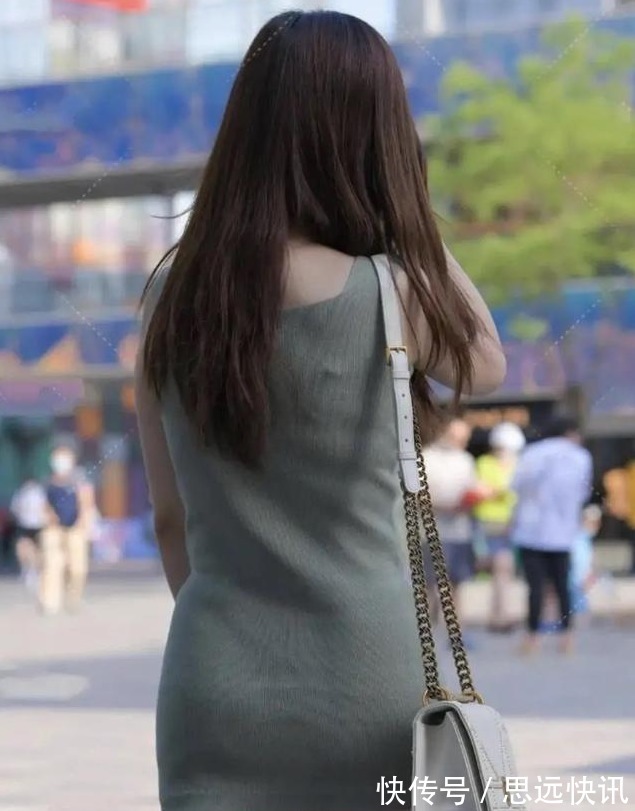 小姐姐 时尚女性夏季的首选炸街神器,方领“包臀裙”,衬托高贵典雅气质