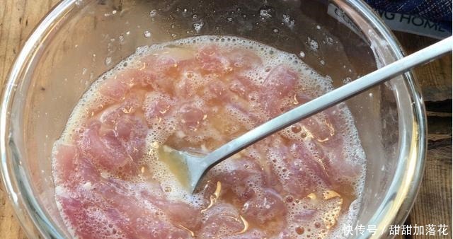 在家制作名菜京酱肉丝,教你一招酱烹法,猪肉嫩香与浓郁酱香融合