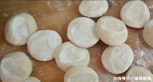 面粉不要再做馒头了,教你新吃法,晶莹剔透有营养,看着就想吃
