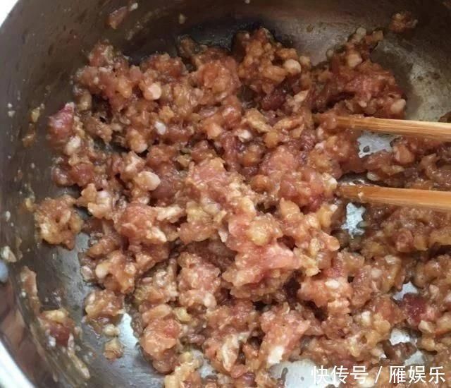 底脆皮软馅香的三鲜水煎包,这么做才好吃