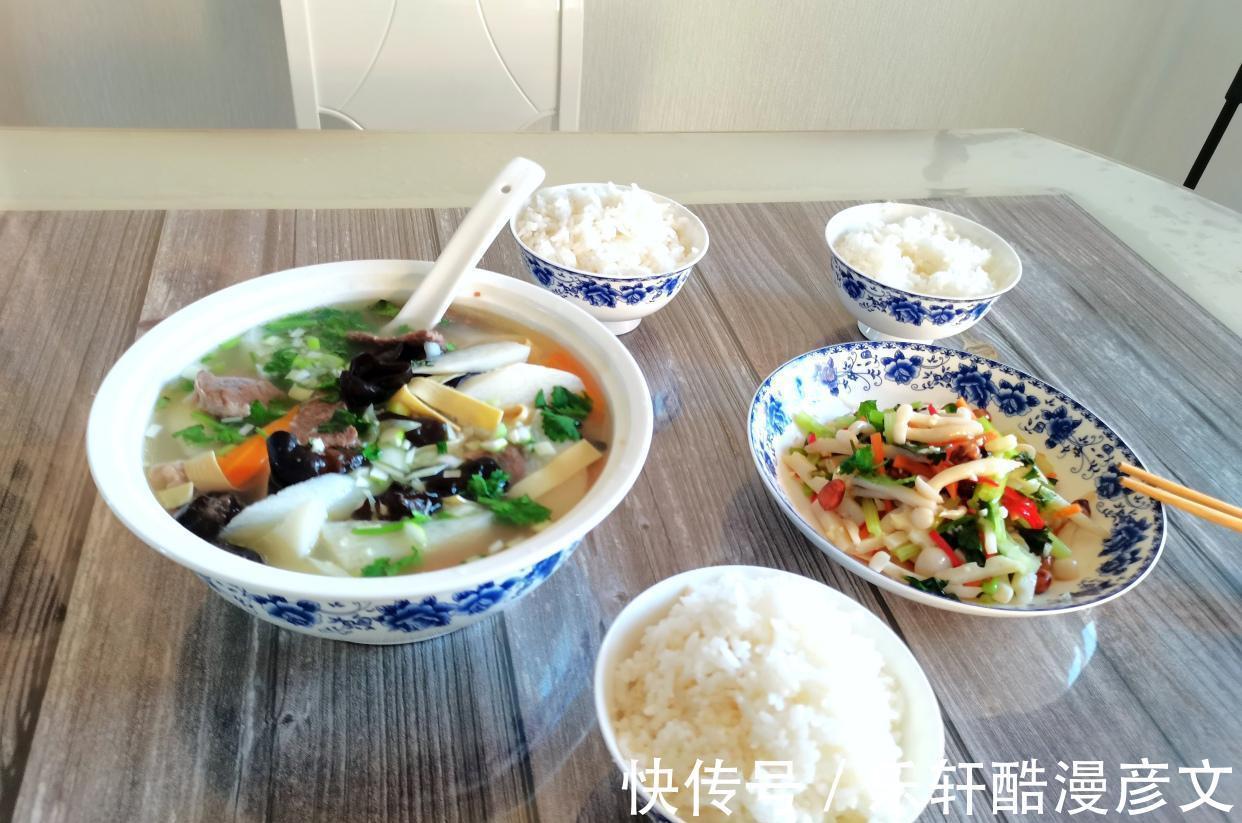 一家3口人的午餐，只有一菜一汤，丈夫孩子却说太满意了