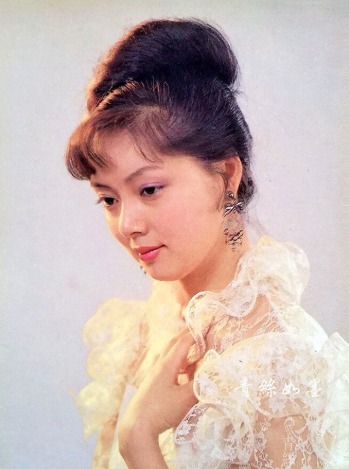 |陈晓旭担心张莉的婚姻,张莉却给她说笑话,宝姐姐总是报喜不报忧