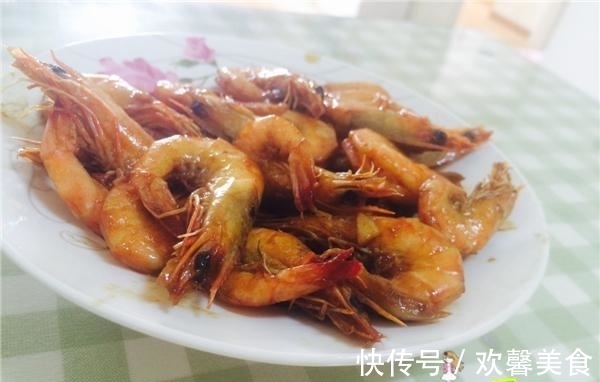 好吃|烧虾的小技巧,只需加一步,入味又好吃,家人都抢着吃