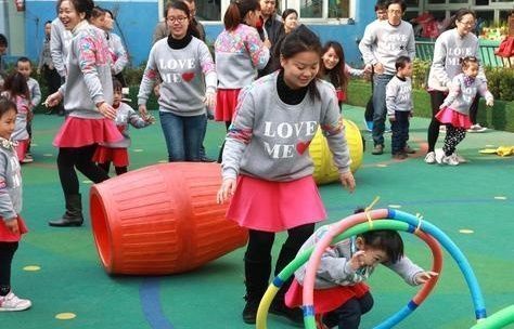 爸爸|爸爸姓钱,给孩子起的名字,妈妈在幼儿园喊了几声后,脸通红了