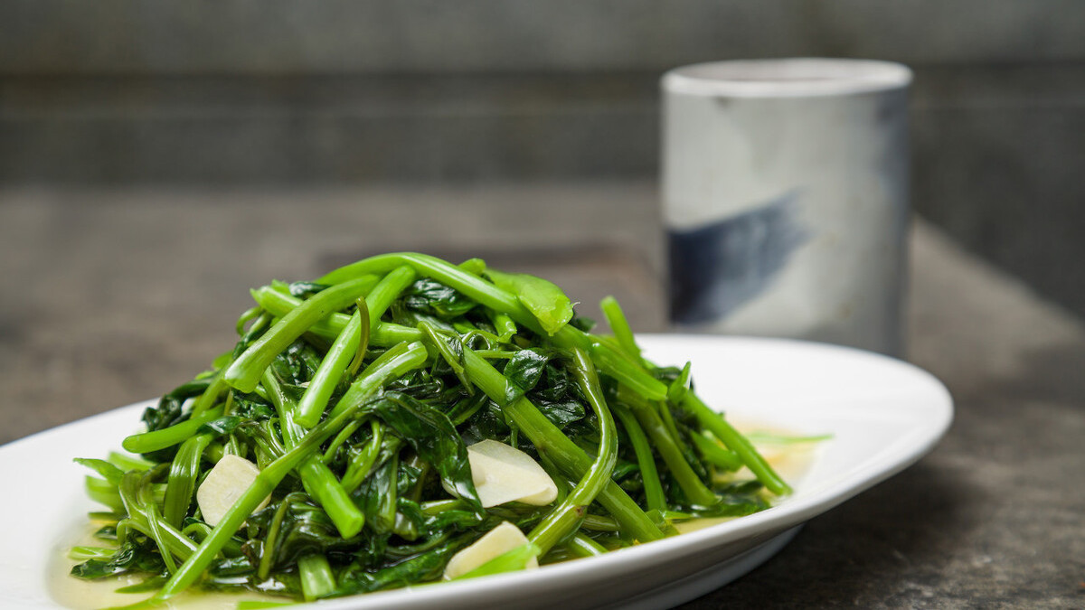 炒空心菜不变色,焯水放醋是不对的,这才是正确做法,鲜味不流失