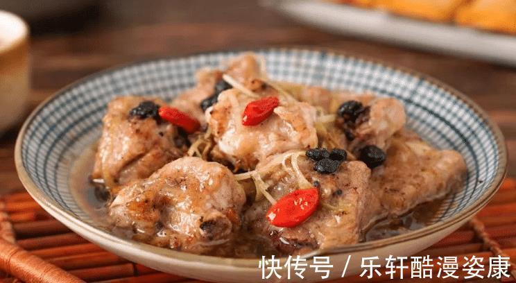 做菜|用排骨做菜时，不能只会焯水，学会3招，排骨不腥，怎么做都好吃